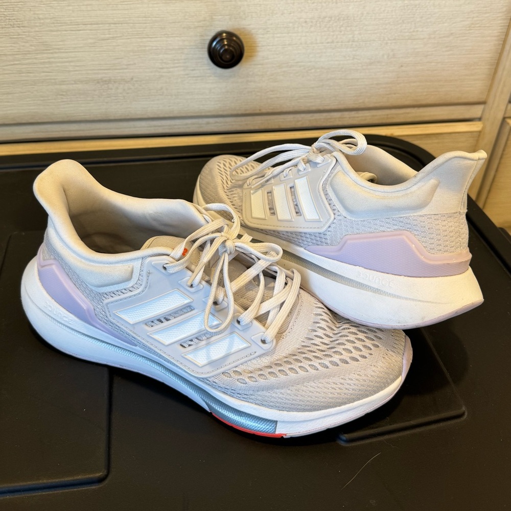 ADIDAS RUNNING SHOES EQ21 WOMENS 8